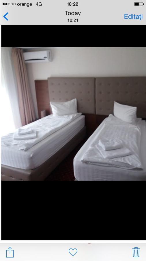 Hotel Dennis Medias Bagian luar foto