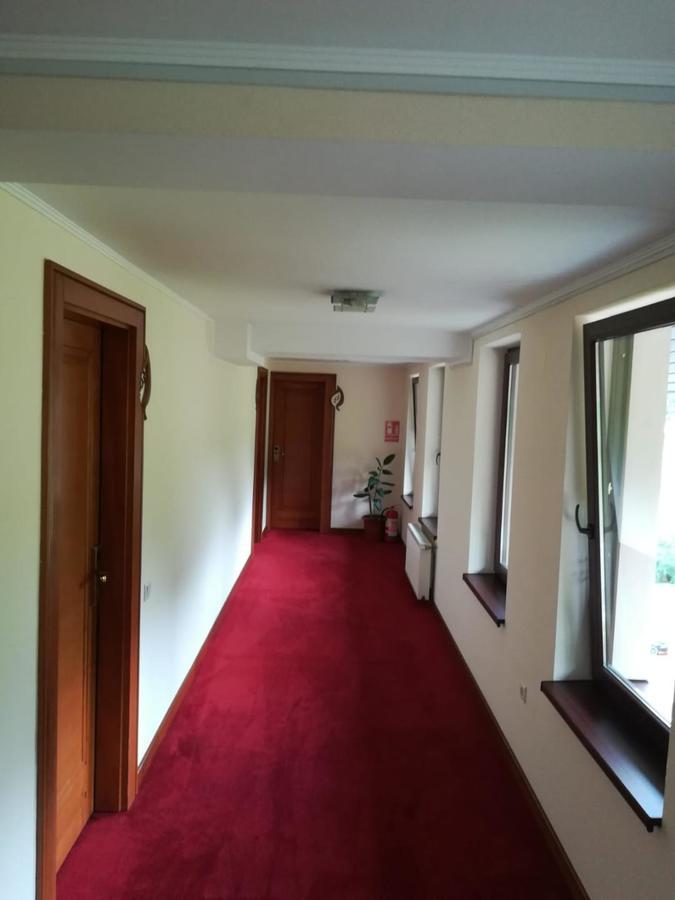 Hotel Dennis Medias Bagian luar foto