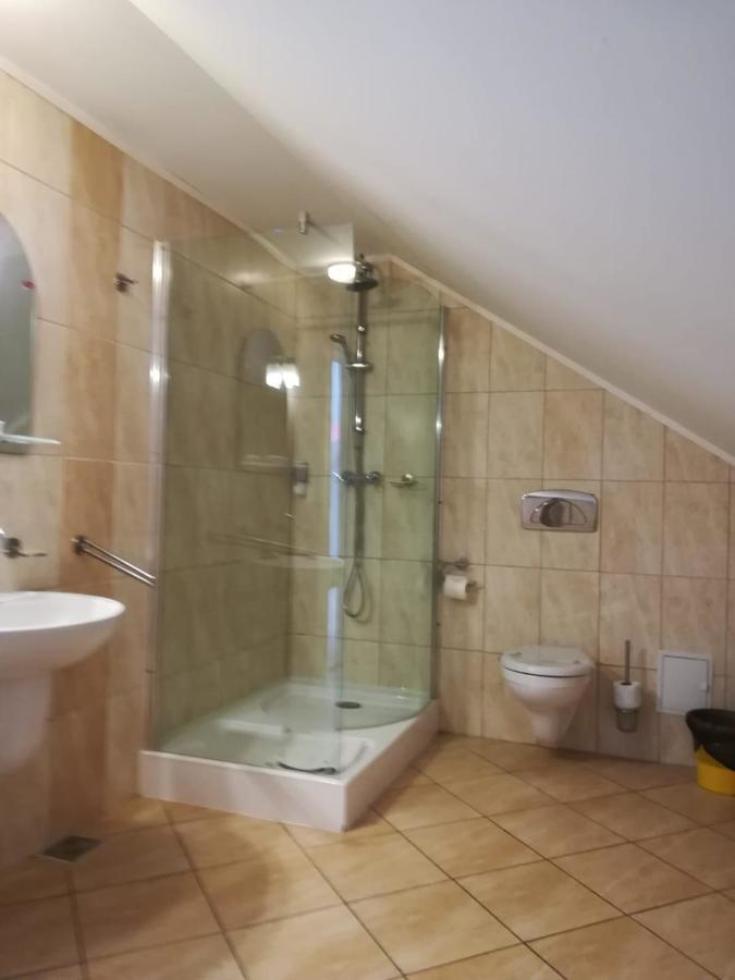 Hotel Dennis Medias Bagian luar foto